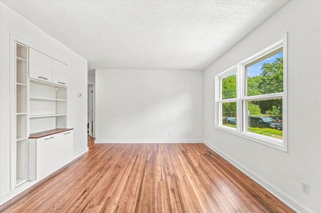 285 Hazelwood Street, Saint Paul, MN 55106