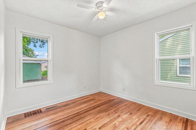 285 Hazelwood Street, Saint Paul, MN 55106