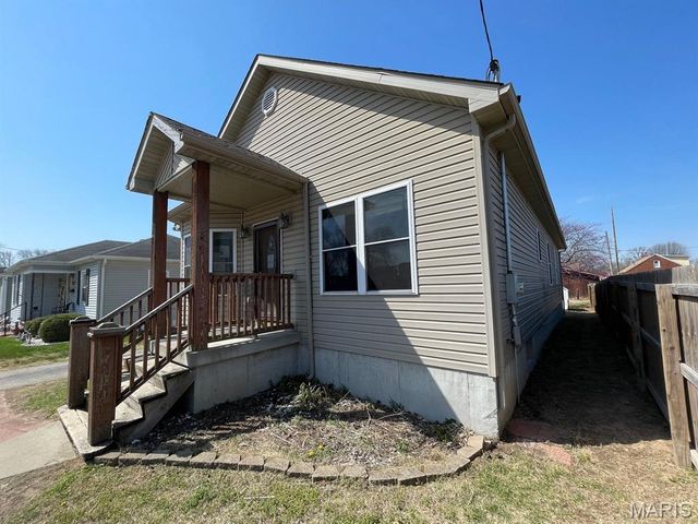 560 Prospect Street, Wood River, IL 62095