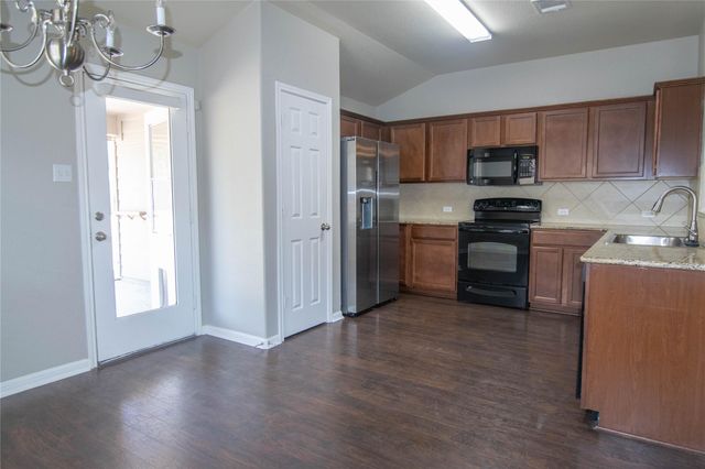 504 Comal RUN, Hutto, TX 78634