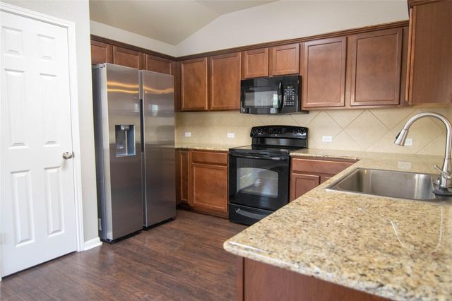 504 Comal RUN, Hutto, TX 78634