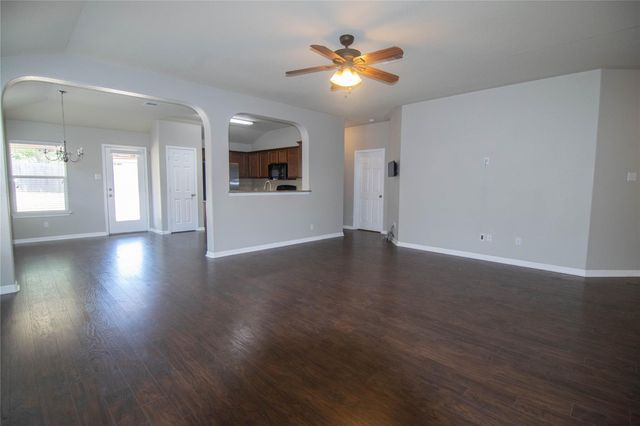504 Comal RUN, Hutto, TX 78634