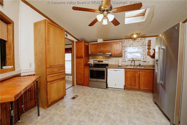 383 Kilgore Road, Scott Depot, WV 25560