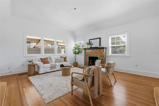 918 45TH STREET N, St Petersburg, FL 33713