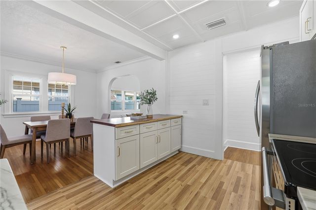 918 45TH STREET N, St Petersburg, FL 33713