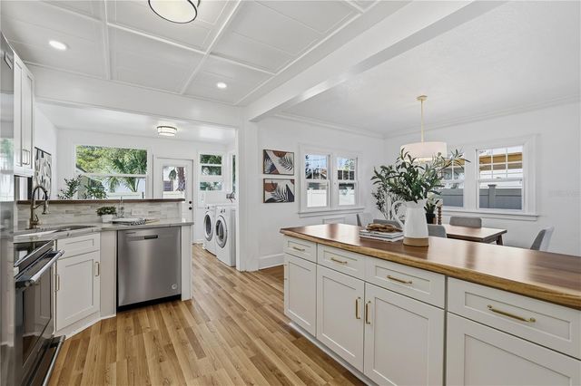 918 45TH STREET N, St Petersburg, FL 33713