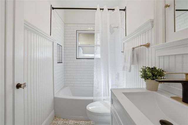 918 45TH STREET N, St Petersburg, FL 33713