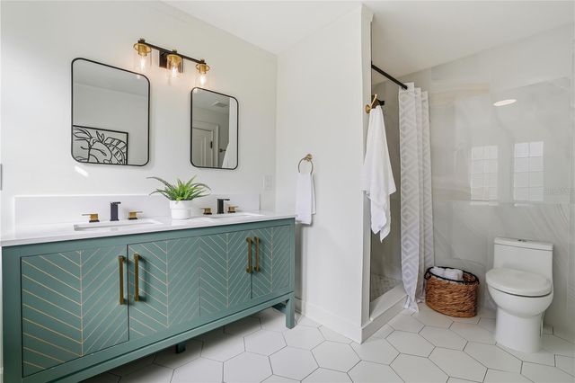 918 45TH STREET N, St Petersburg, FL 33713