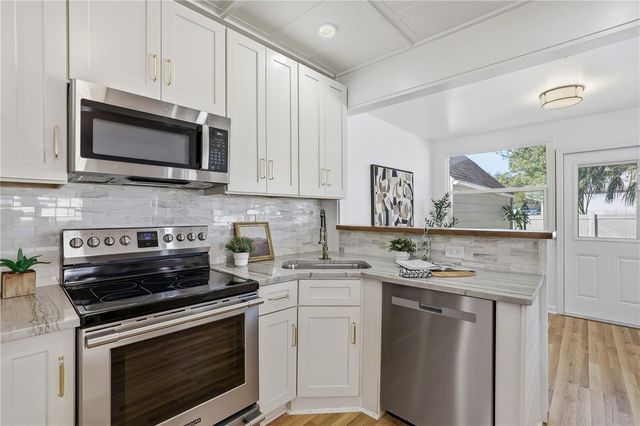 918 45TH STREET N, St Petersburg, FL 33713