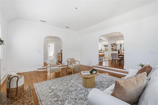 918 45TH STREET N, St Petersburg, FL 33713