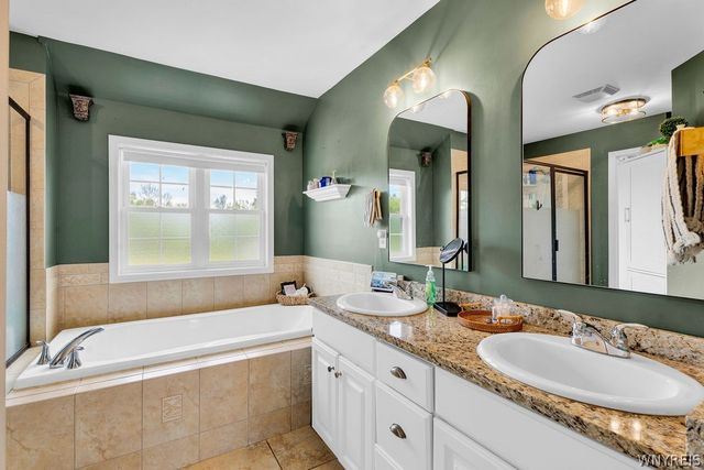 3990 Slusaric Road, Wheatfield, NY 14120