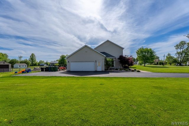 3990 Slusaric Road, Wheatfield, NY 14120