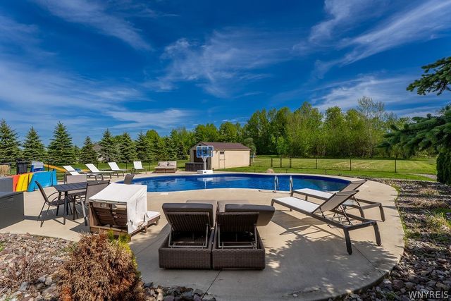 3990 Slusaric Road, Wheatfield, NY 14120