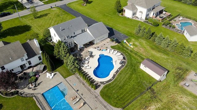 3990 Slusaric Road, Wheatfield, NY 14120