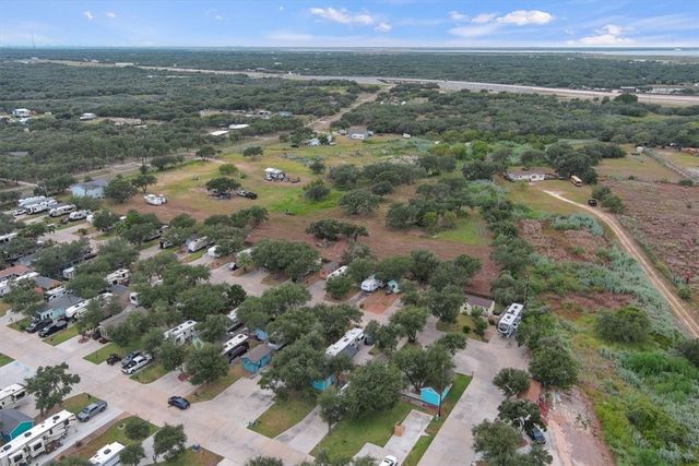 1402 W Corpus Christi St 33, Rockport, TX 78382