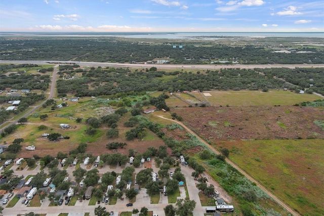 1402 W Corpus Christi St 33, Rockport, TX 78382