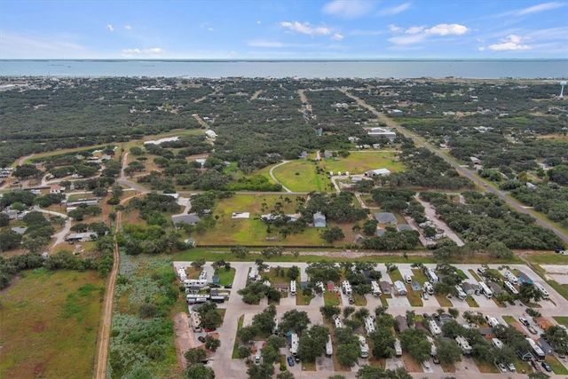 1402 W Corpus Christi St 33, Rockport, TX 78382