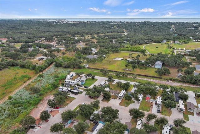 1402 W Corpus Christi St 33, Rockport, TX 78382