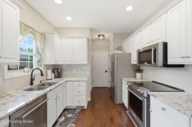 10511 Vintage Creek Dr, Louisville, KY 40299