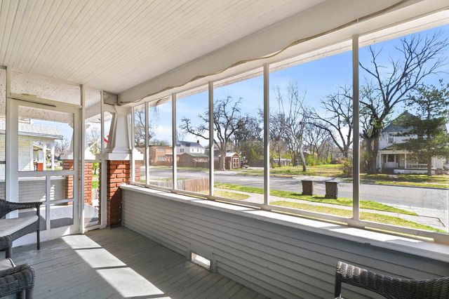 618 S 9th St, Salina, KS 67401