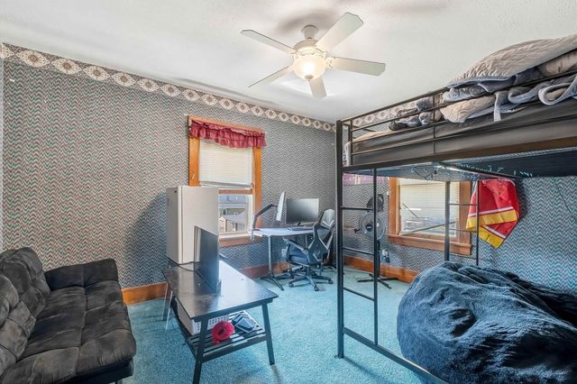 618 S 9th St, Salina, KS 67401
