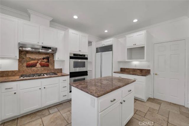 9618 Sweetwater Drive, Agua Dulce, CA 91390