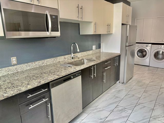 40 Crescent 2, Chelsea, MA 02150