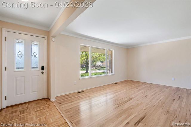 35624 Oakdale Street, Livonia, MI 48154