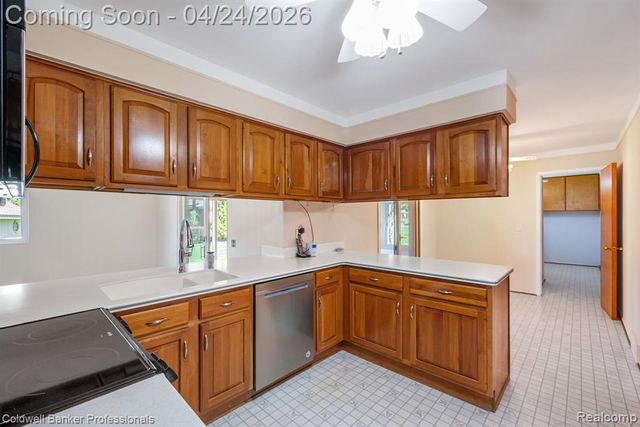 35624 Oakdale Street, Livonia, MI 48154