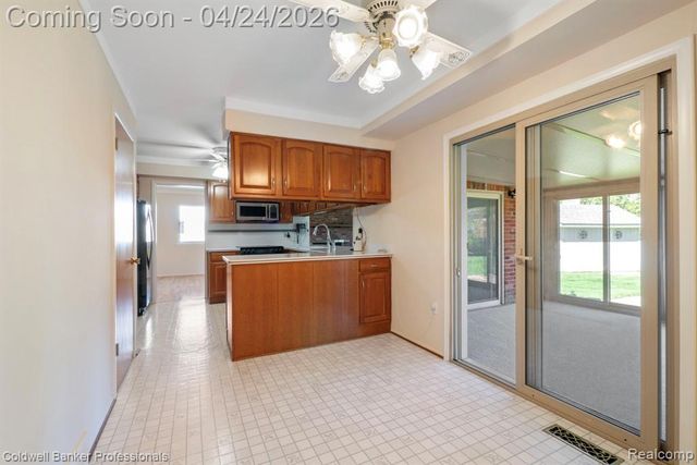 35624 Oakdale Street, Livonia, MI 48154