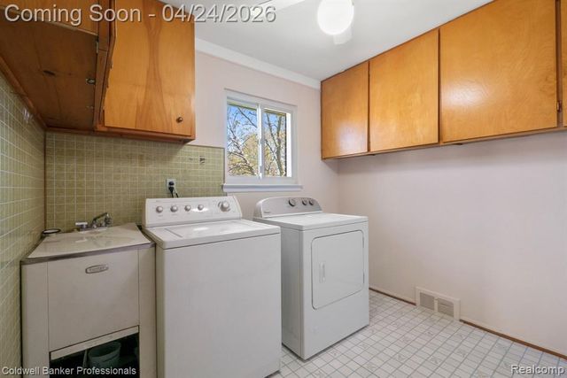 35624 Oakdale Street, Livonia, MI 48154