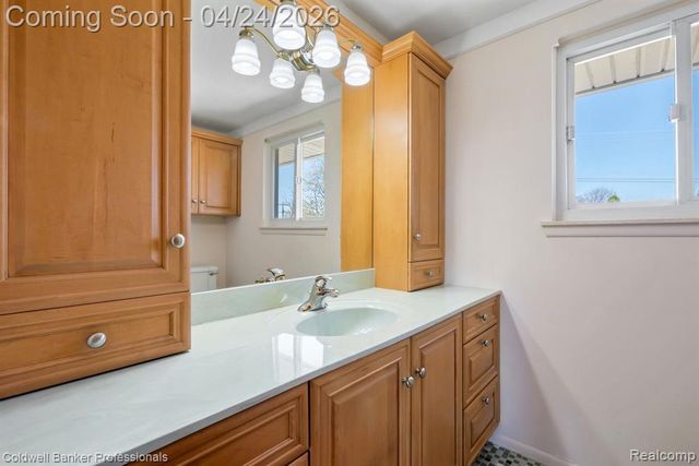 35624 Oakdale Street, Livonia, MI 48154