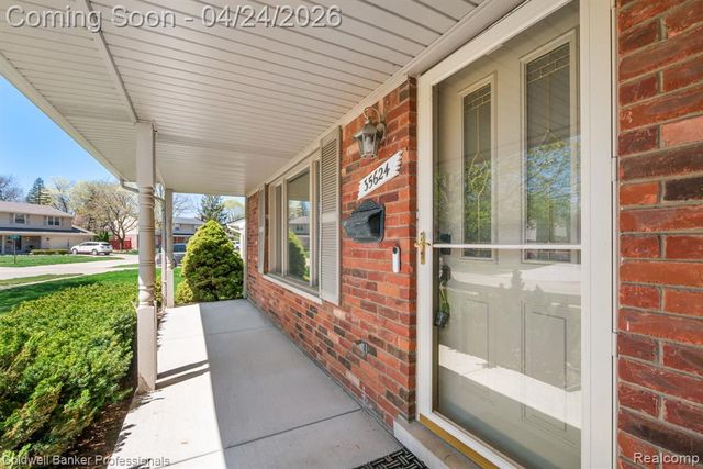 35624 Oakdale Street, Livonia, MI 48154