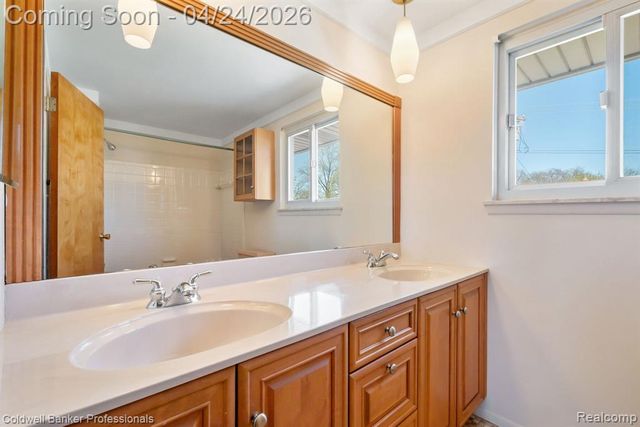 35624 Oakdale Street, Livonia, MI 48154