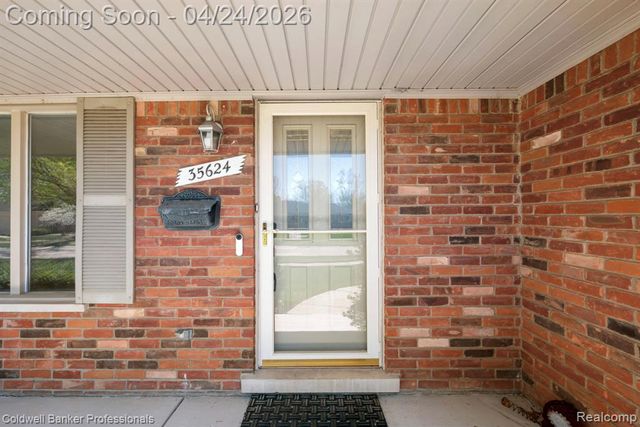 35624 Oakdale Street, Livonia, MI 48154