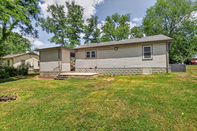 711 Lynn St, Murfreesboro, TN 37129