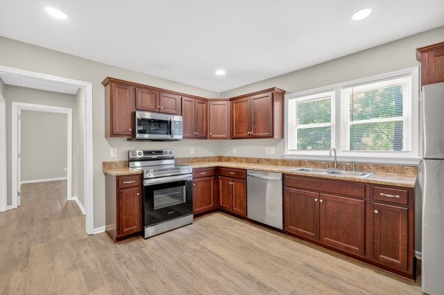 711 Lynn St, Murfreesboro, TN 37129