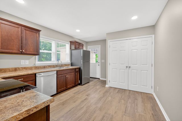 711 Lynn St, Murfreesboro, TN 37129