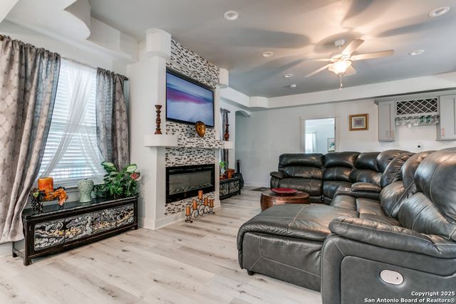 317 42nd, San Antonio, TX 78237