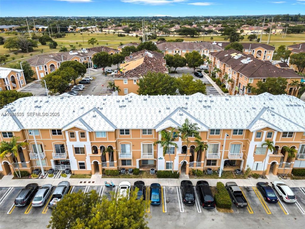 7250 NW 177th St 102-16, Hialeah, FL 33015