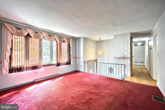 2106 HOPE DR, Red Lion, PA 17356