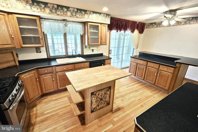 2106 HOPE DR, Red Lion, PA 17356