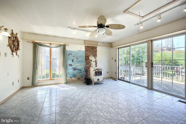 2106 HOPE DR, Red Lion, PA 17356