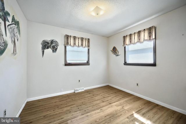 2106 HOPE DR, Red Lion, PA 17356