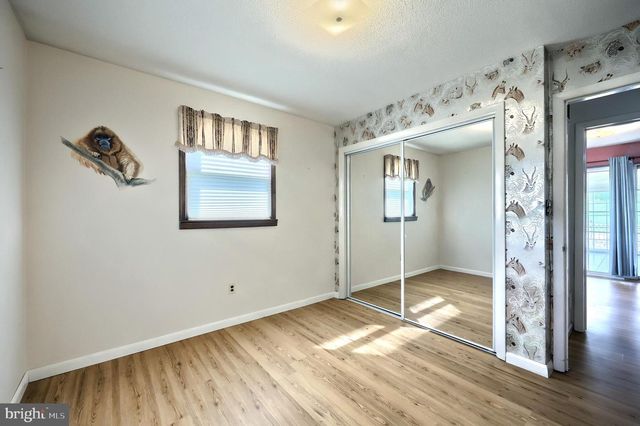 2106 HOPE DR, Red Lion, PA 17356