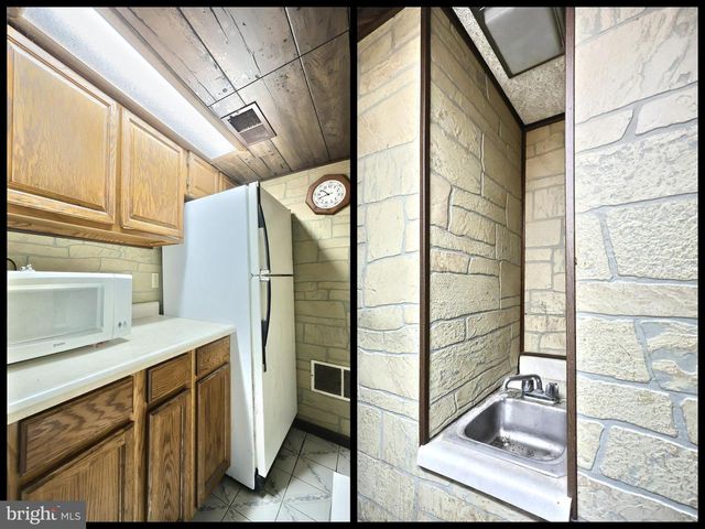 2106 HOPE DR, Red Lion, PA 17356