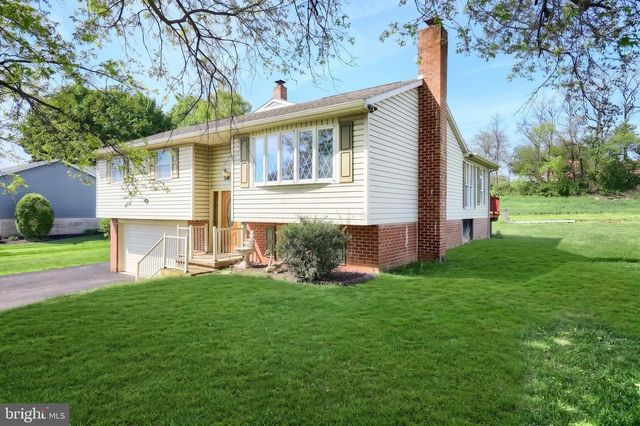 2106 HOPE DR, Red Lion, PA 17356