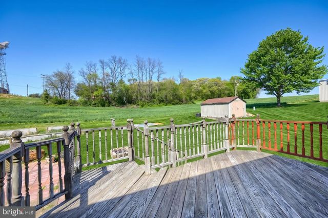 2106 HOPE DR, Red Lion, PA 17356