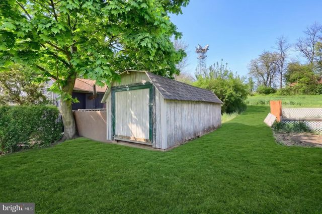 2106 HOPE DR, Red Lion, PA 17356
