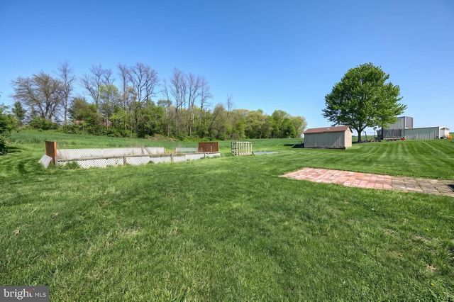 2106 HOPE DR, Red Lion, PA 17356